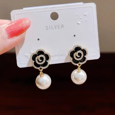 Simple Trendy Rhinestone Black Rose Pearl Earring